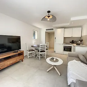 https://superbe-appartement-au-coeur-du-cap-dantibes.fr-provencehotel.com