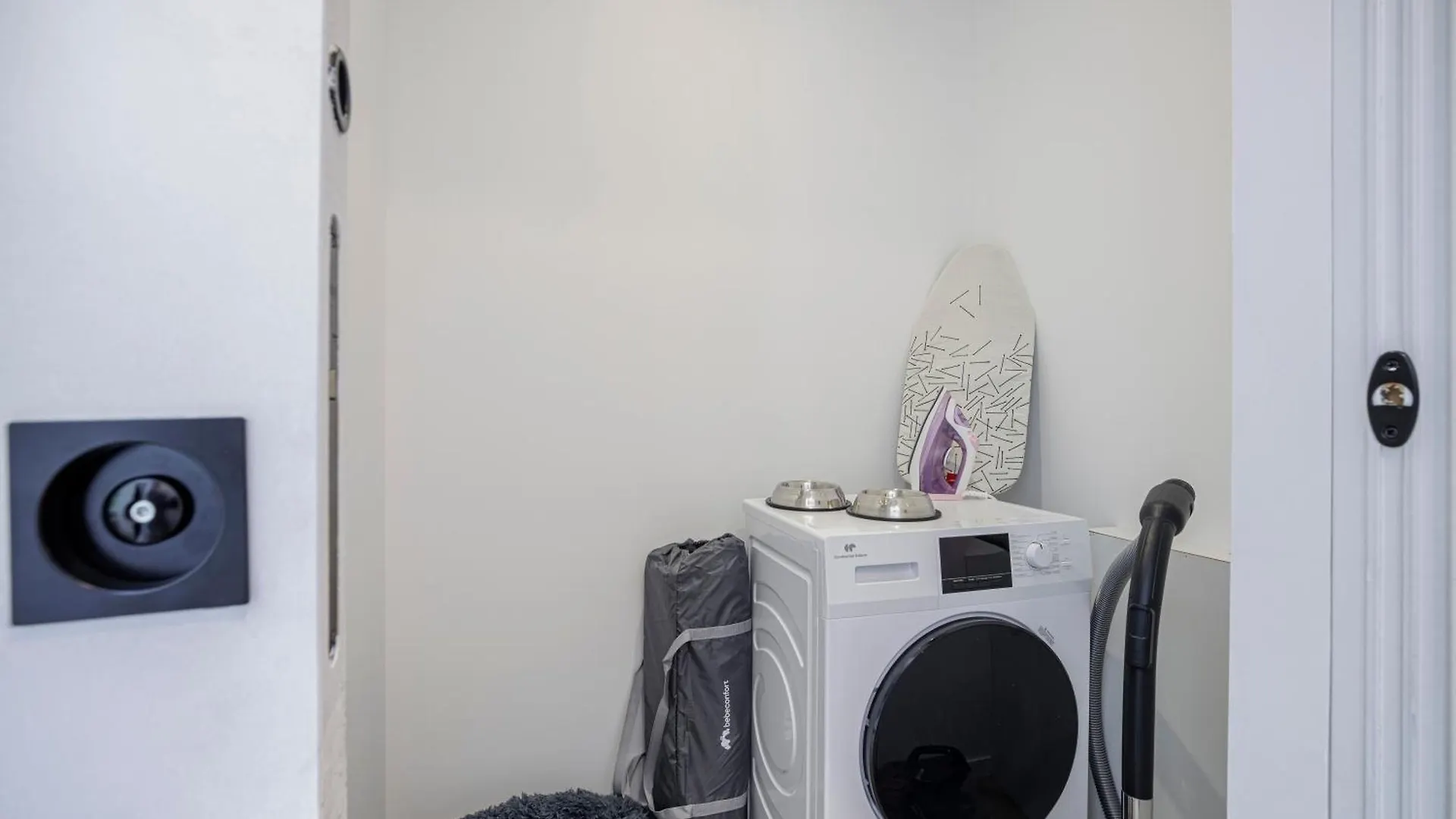 1 - Grand Appartement Spacieux Dans Un Chateau Du 17Eme Siecle, A 15Min De Lyon Vourles 0*,  France
