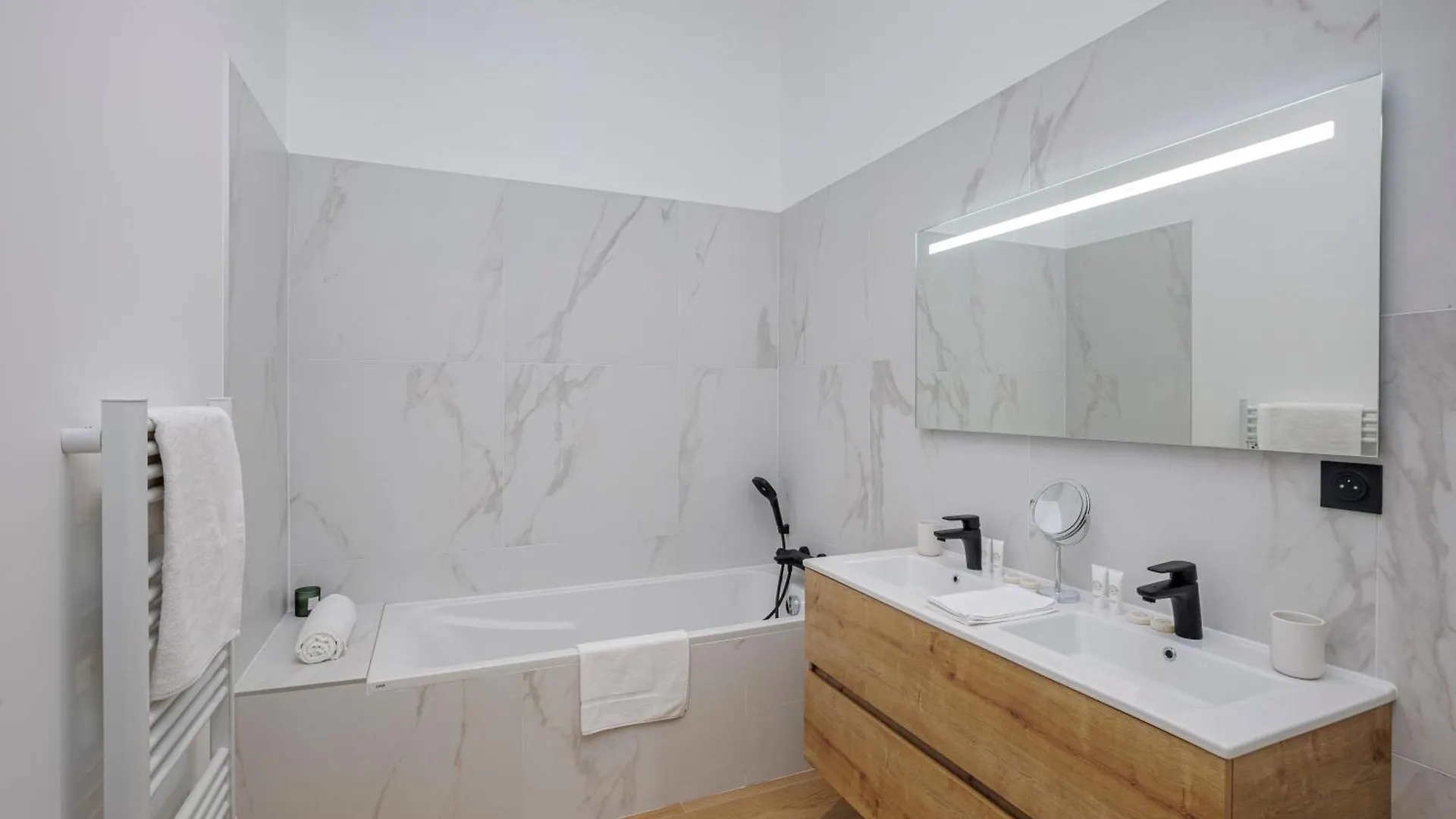 Apartment 1 - Grand Appartement Spacieux Dans Un Chateau Du 17Eme Siecle, A 15Min De Lyon Vourles
